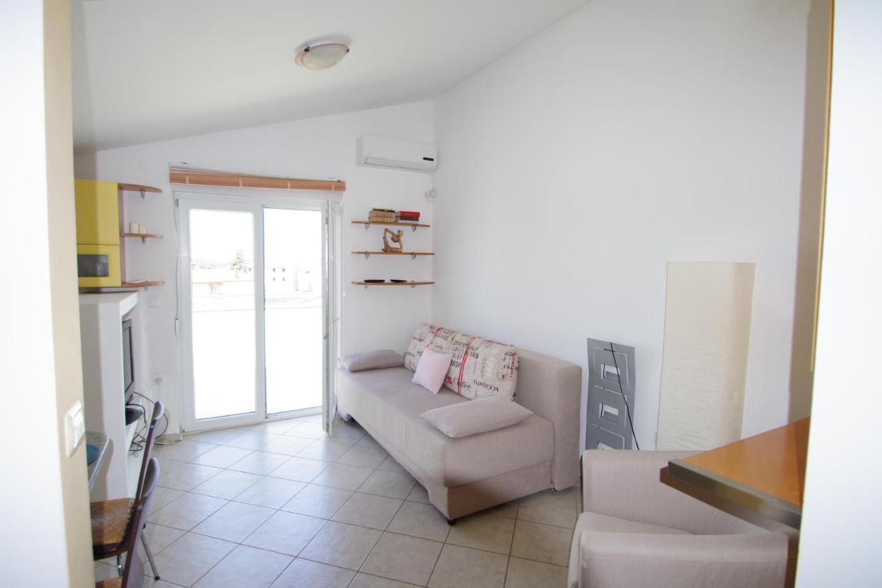Sky, Apartment *